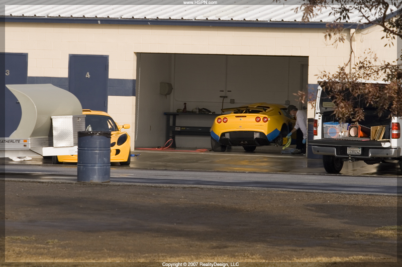 Buttonwillow - Cup 240 in the garage changing tires